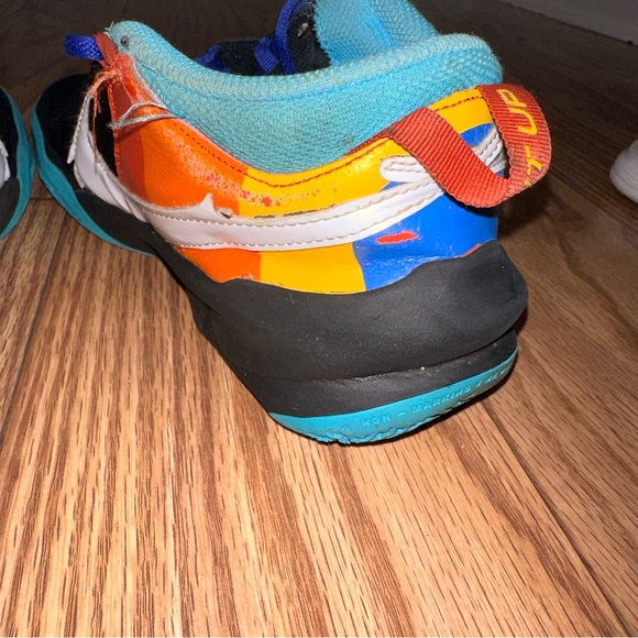 Nike Space Jam Sneakers - Picture 4 of 11